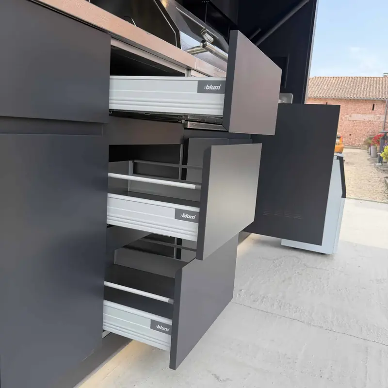 TV intégrée 32 ou 42 pouces : option pour cuisine d'extérieur Nox