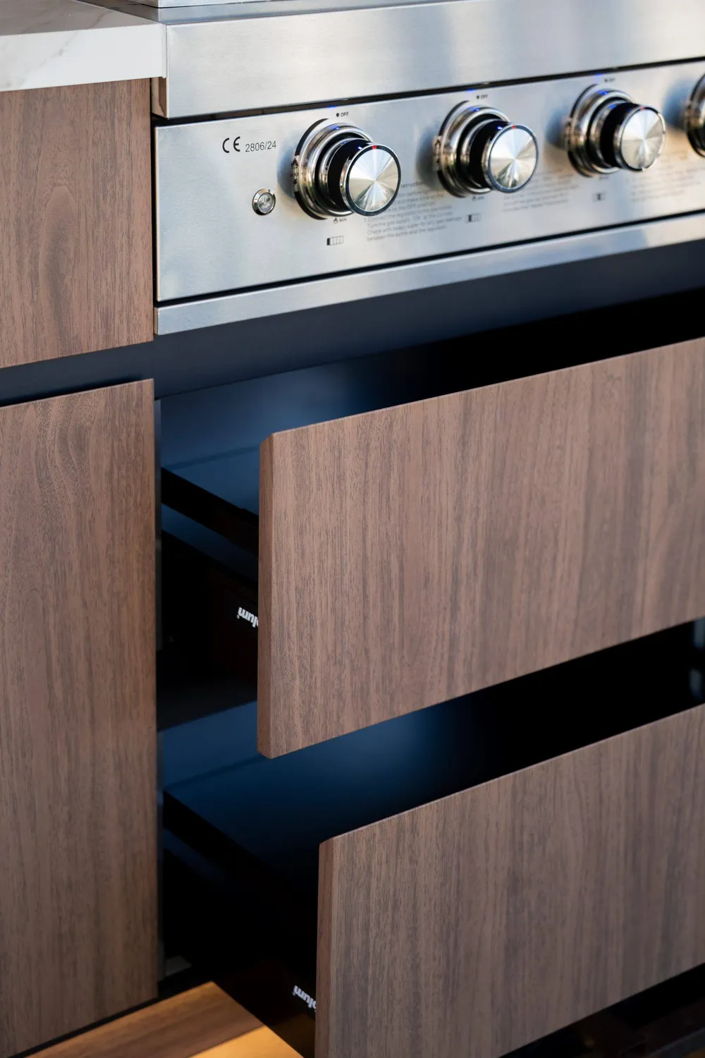 Façades finition bois d'une cuisine Nox